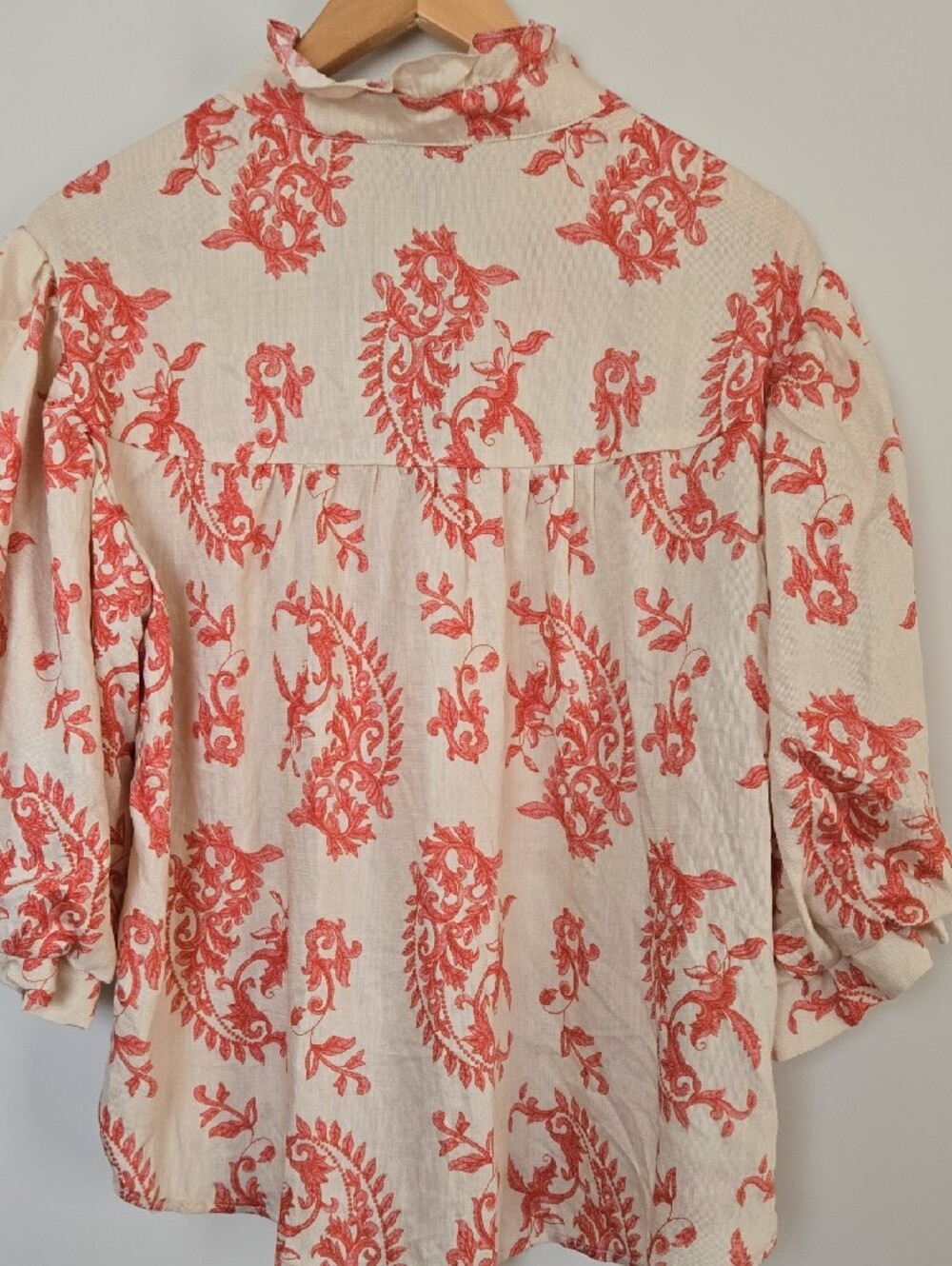 Gigio Coral Paisley Puff-Sleeve Blouse - Picture 2 of 7
